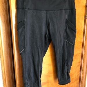 Women’s lululemon size 12 crops